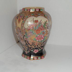 NWT - Discontinued Vase - Far Eastern Treasures